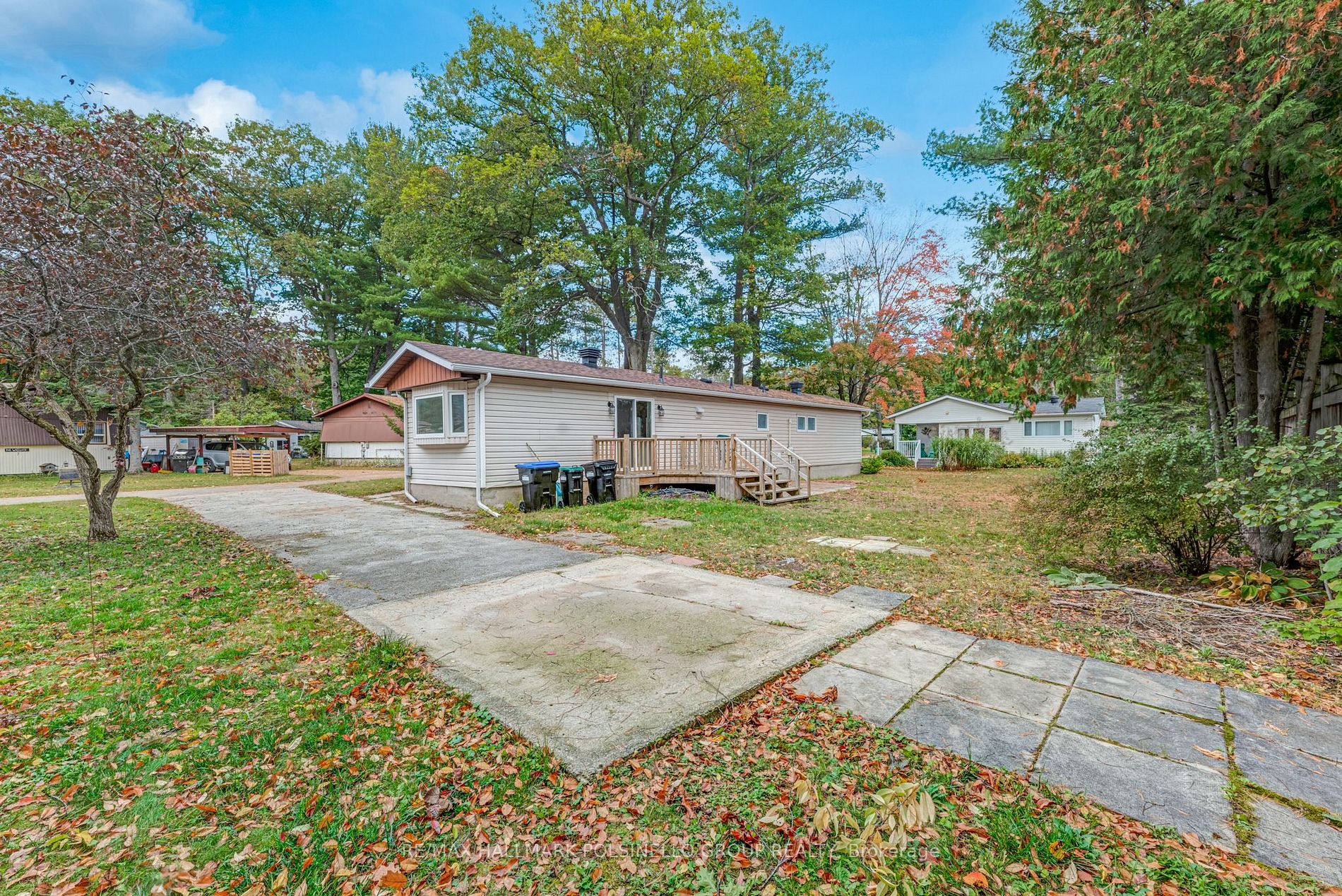6 Carruthers Street S