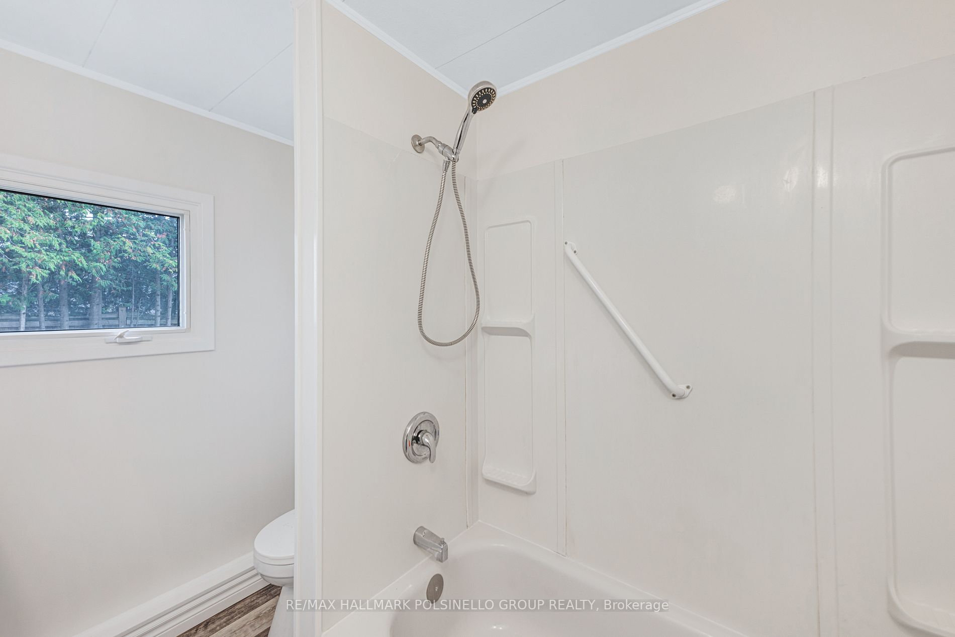 6 Carruthers Street S