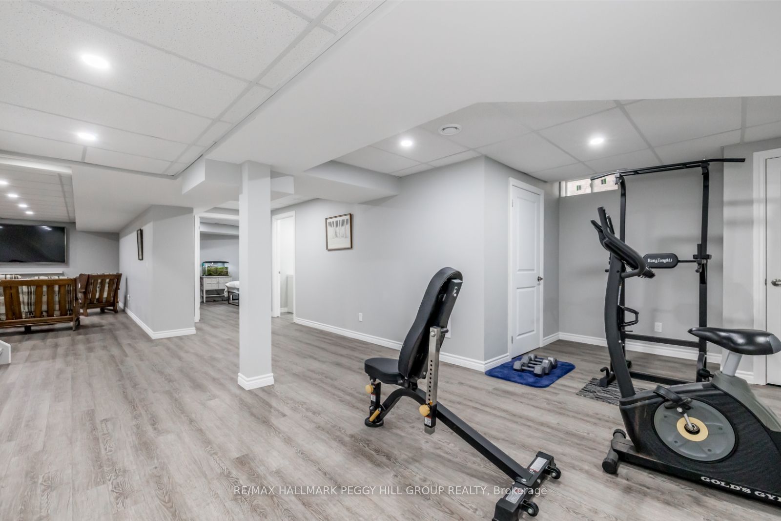 35 Royal Park Blvd