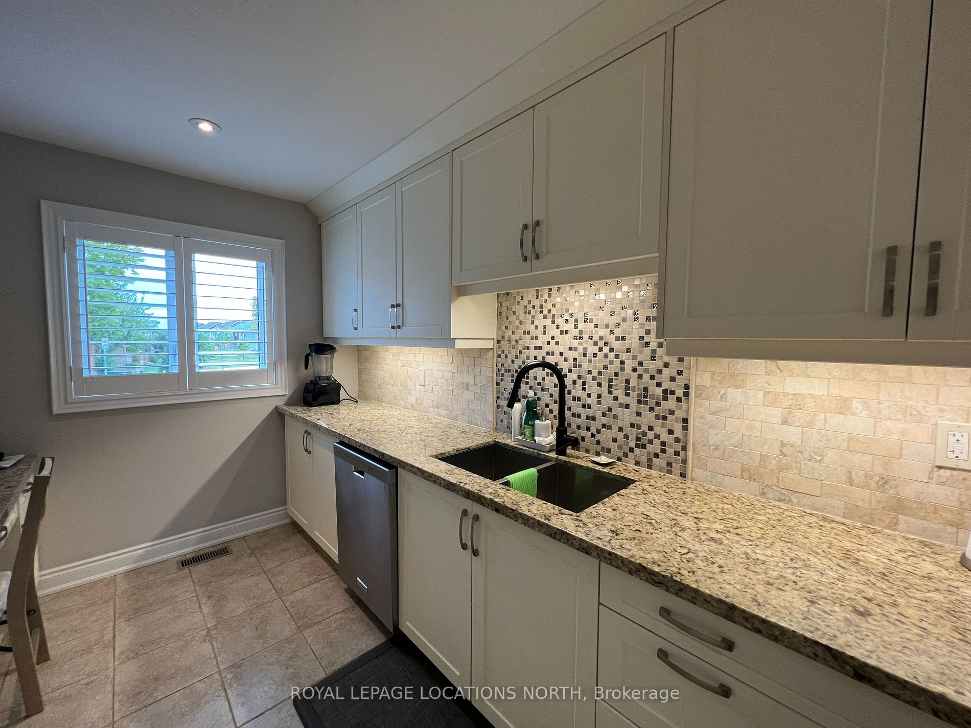 18 Carpenter St