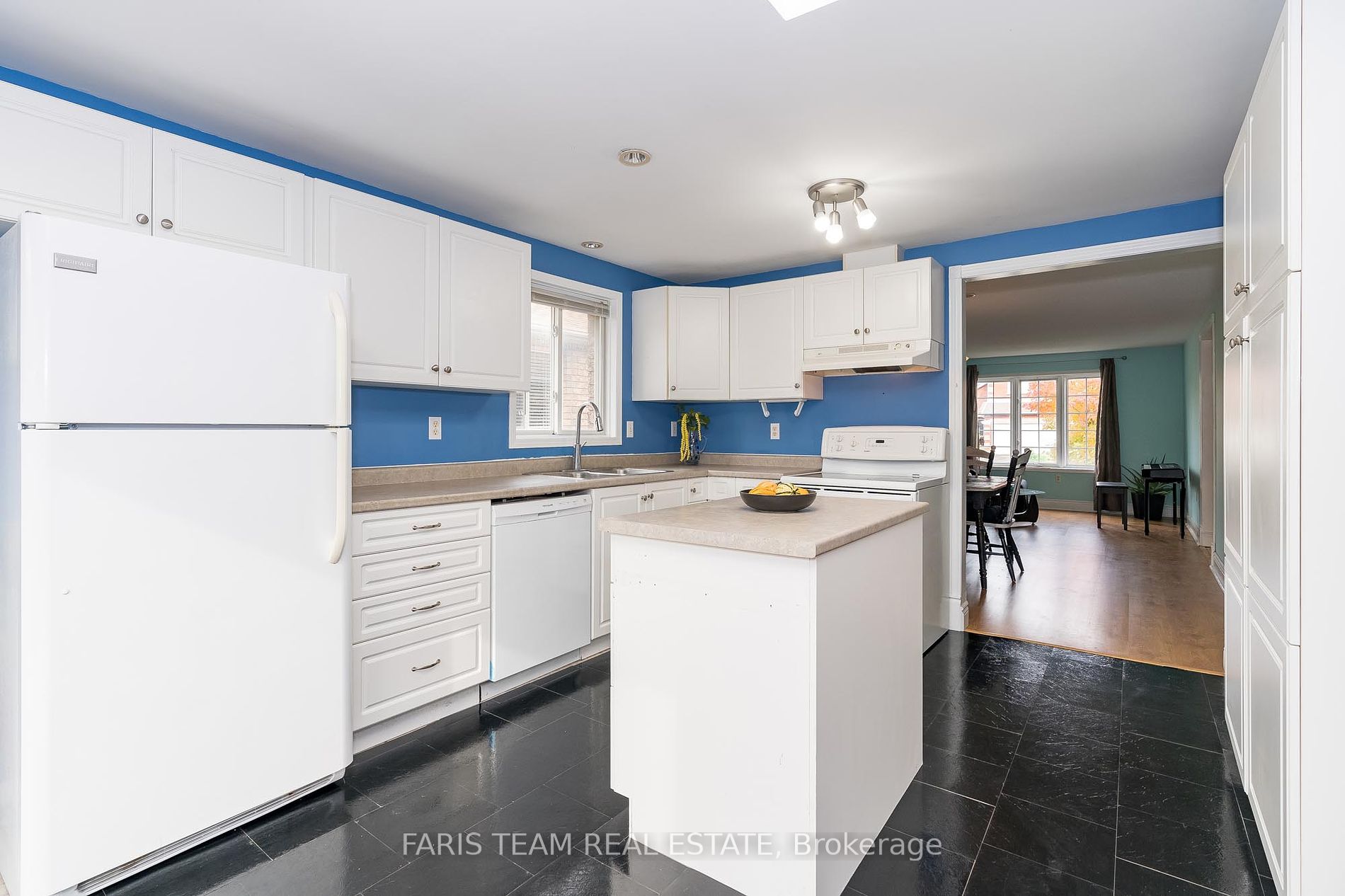 21 Garibaldi Dr