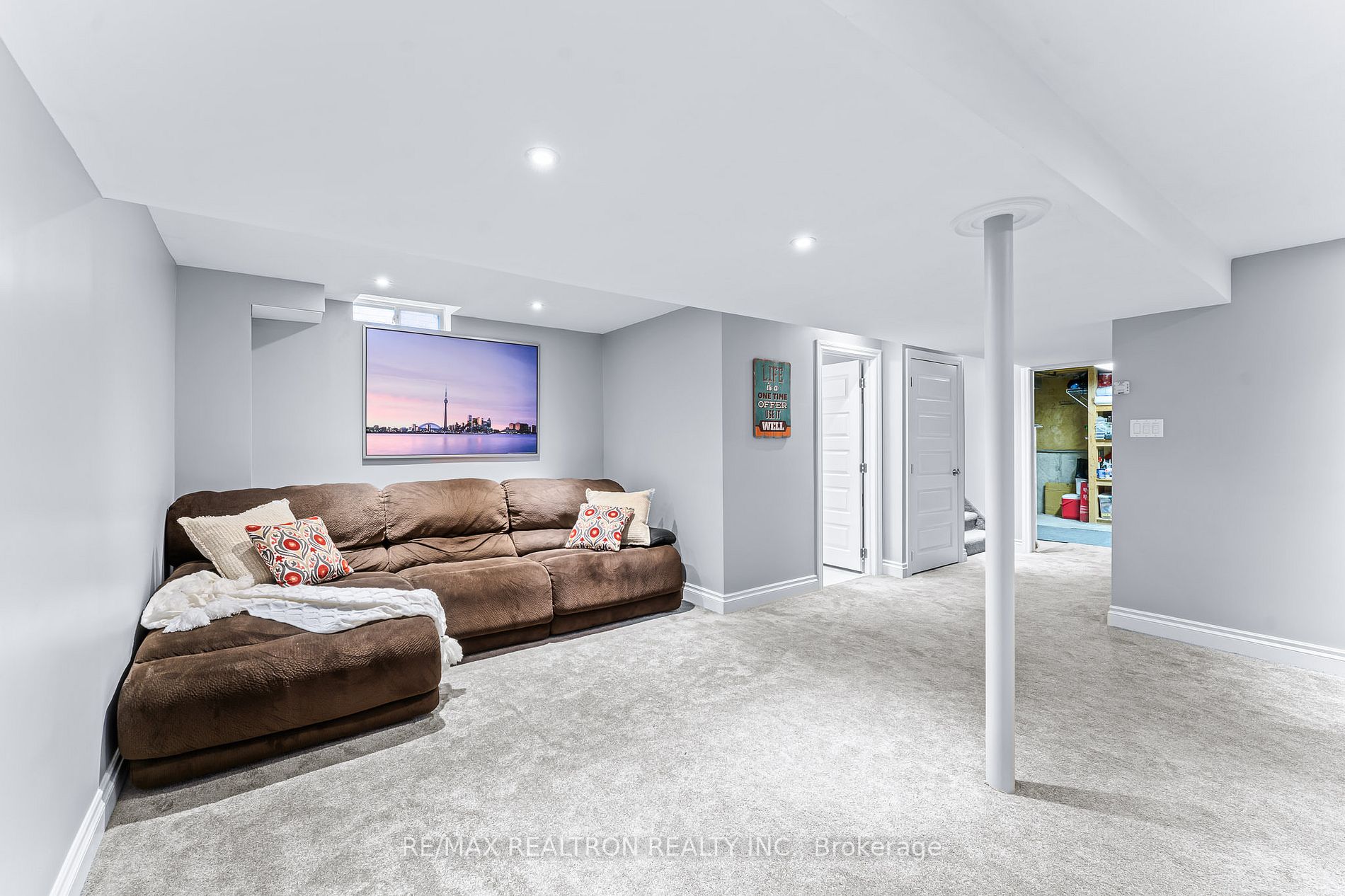 129 Empire Dr