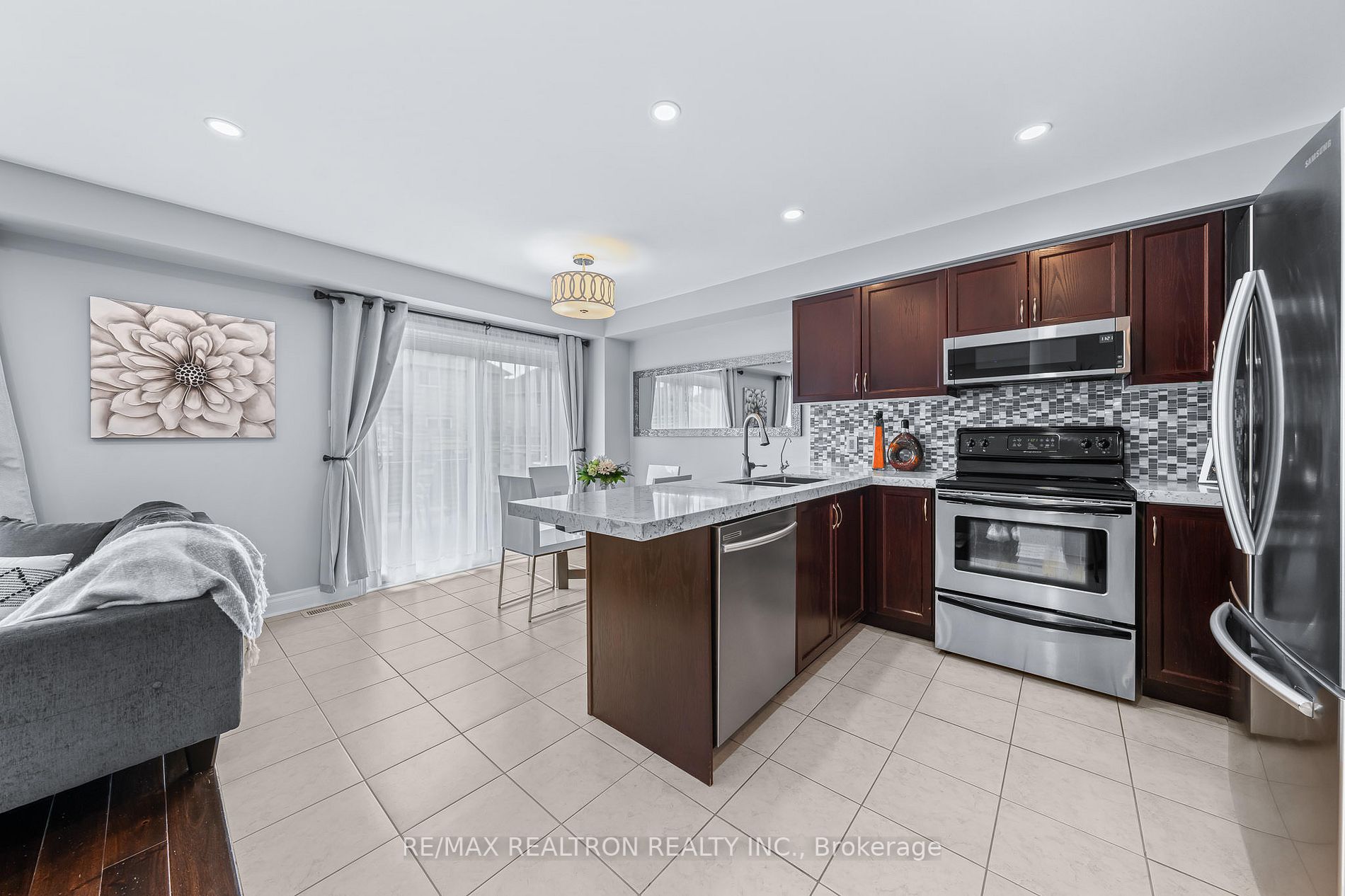 129 Empire Dr
