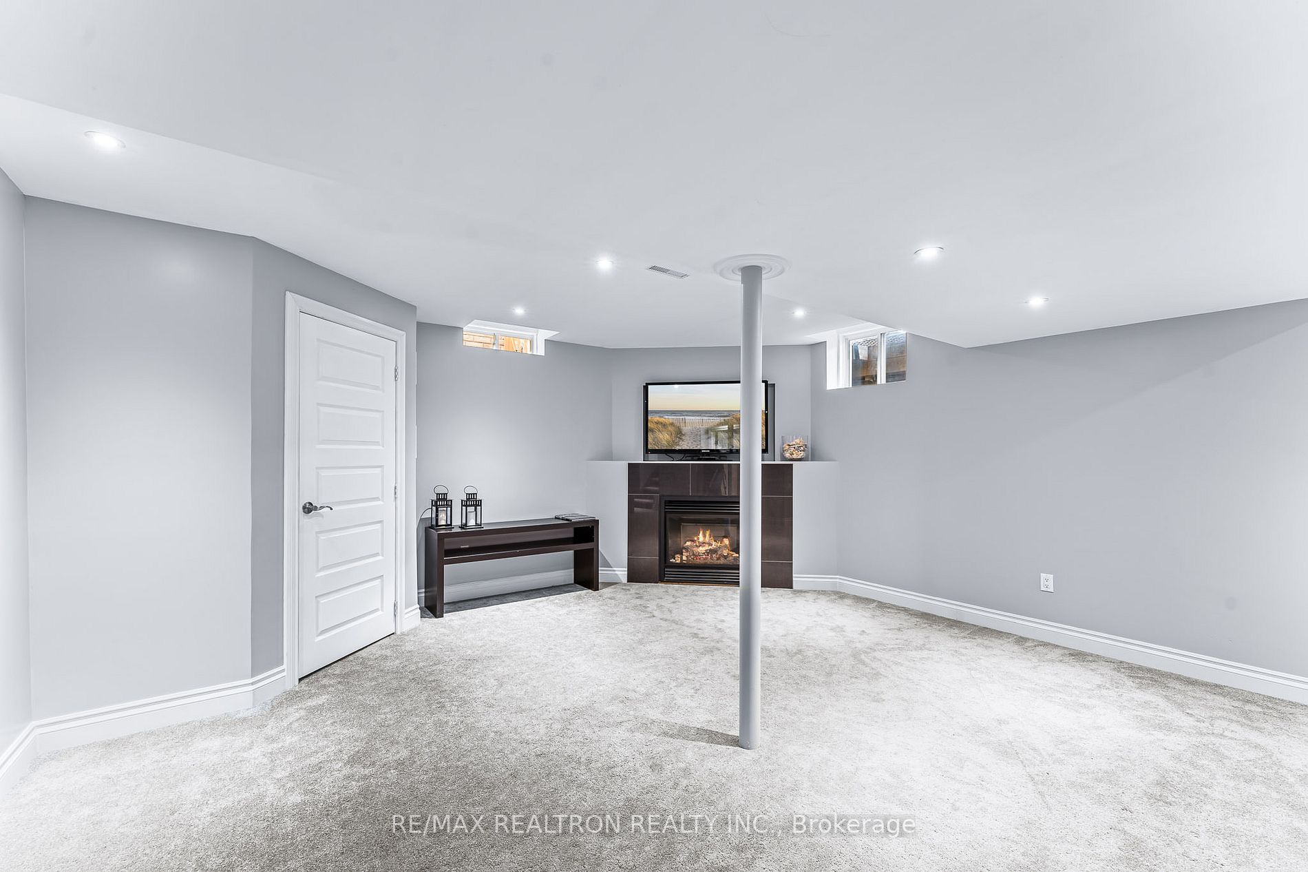 129 Empire Dr