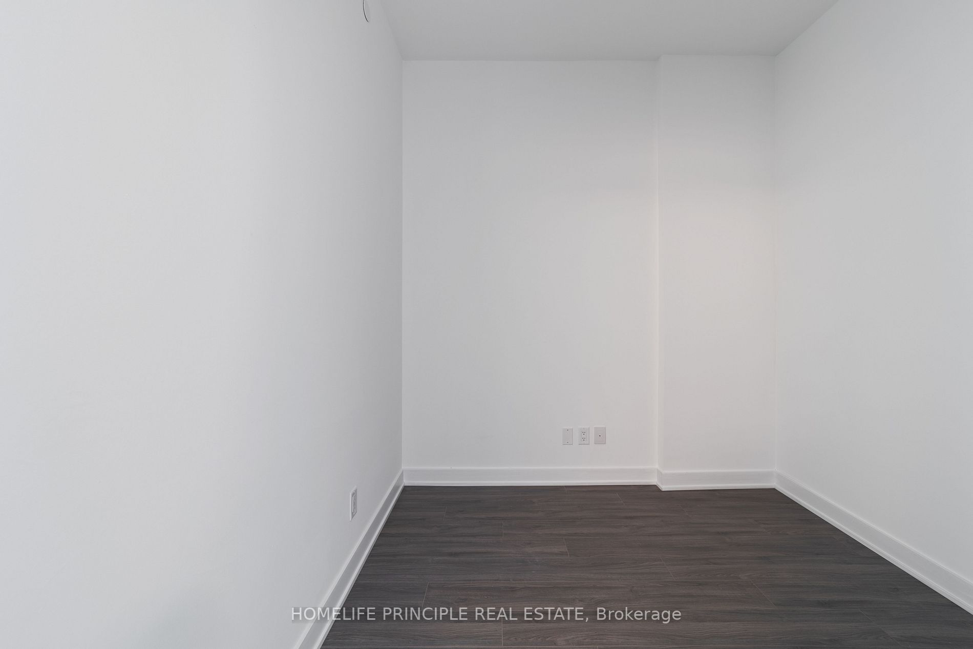 681 Yonge St, #512