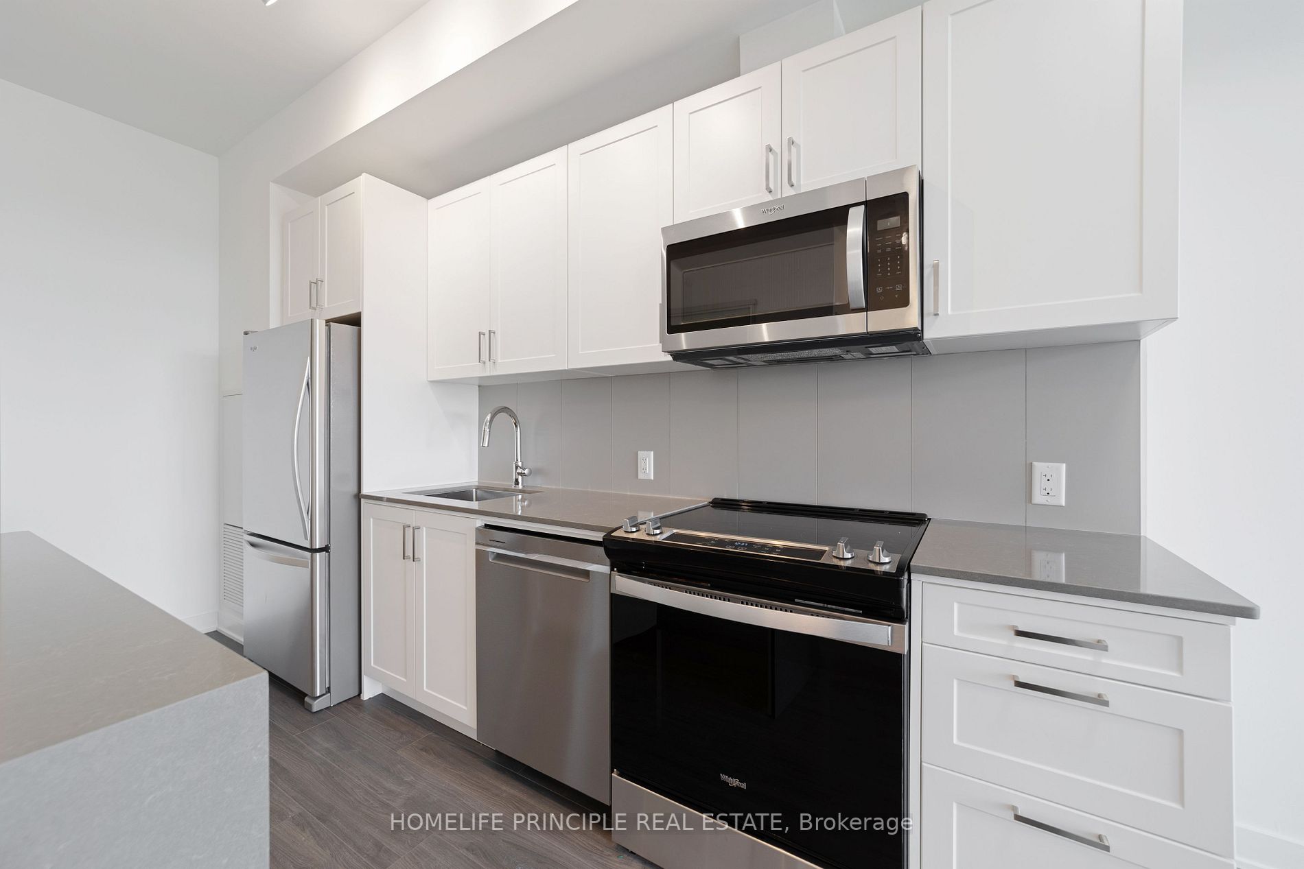 681 Yonge St, #512
