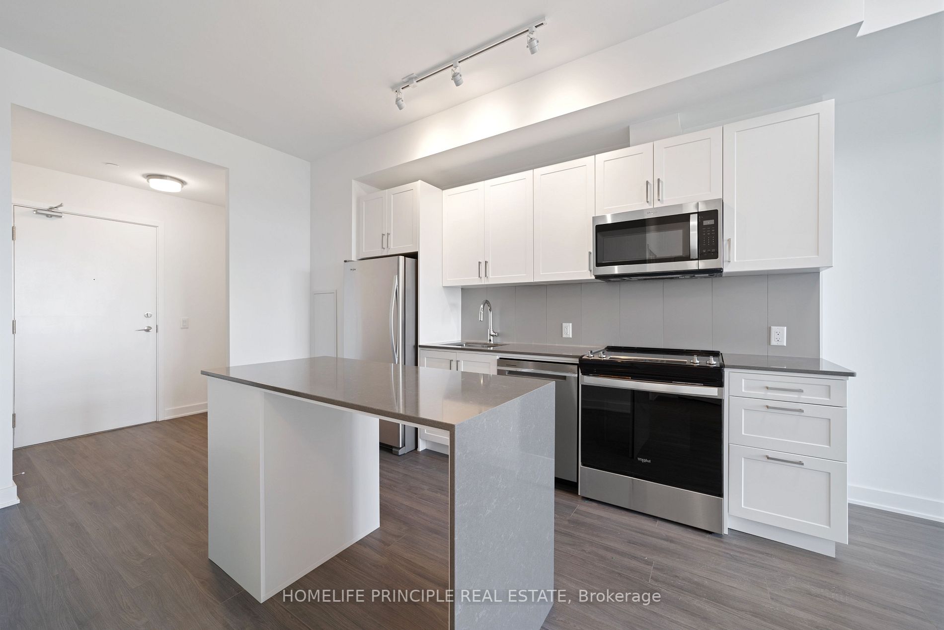 681 Yonge St, #512