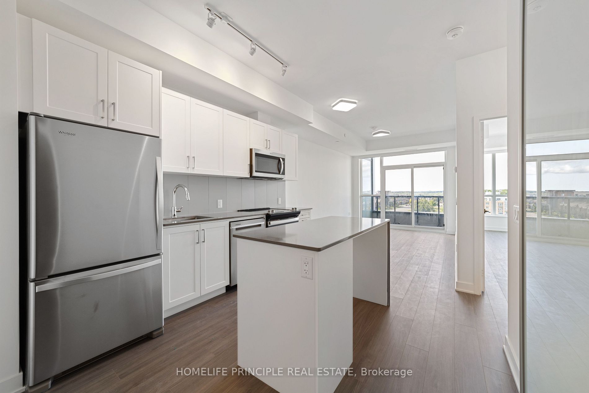 681 Yonge St, #512