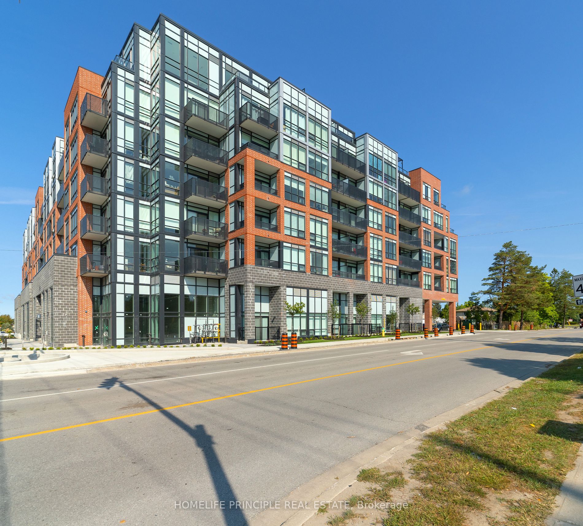681 Yonge St, #512
