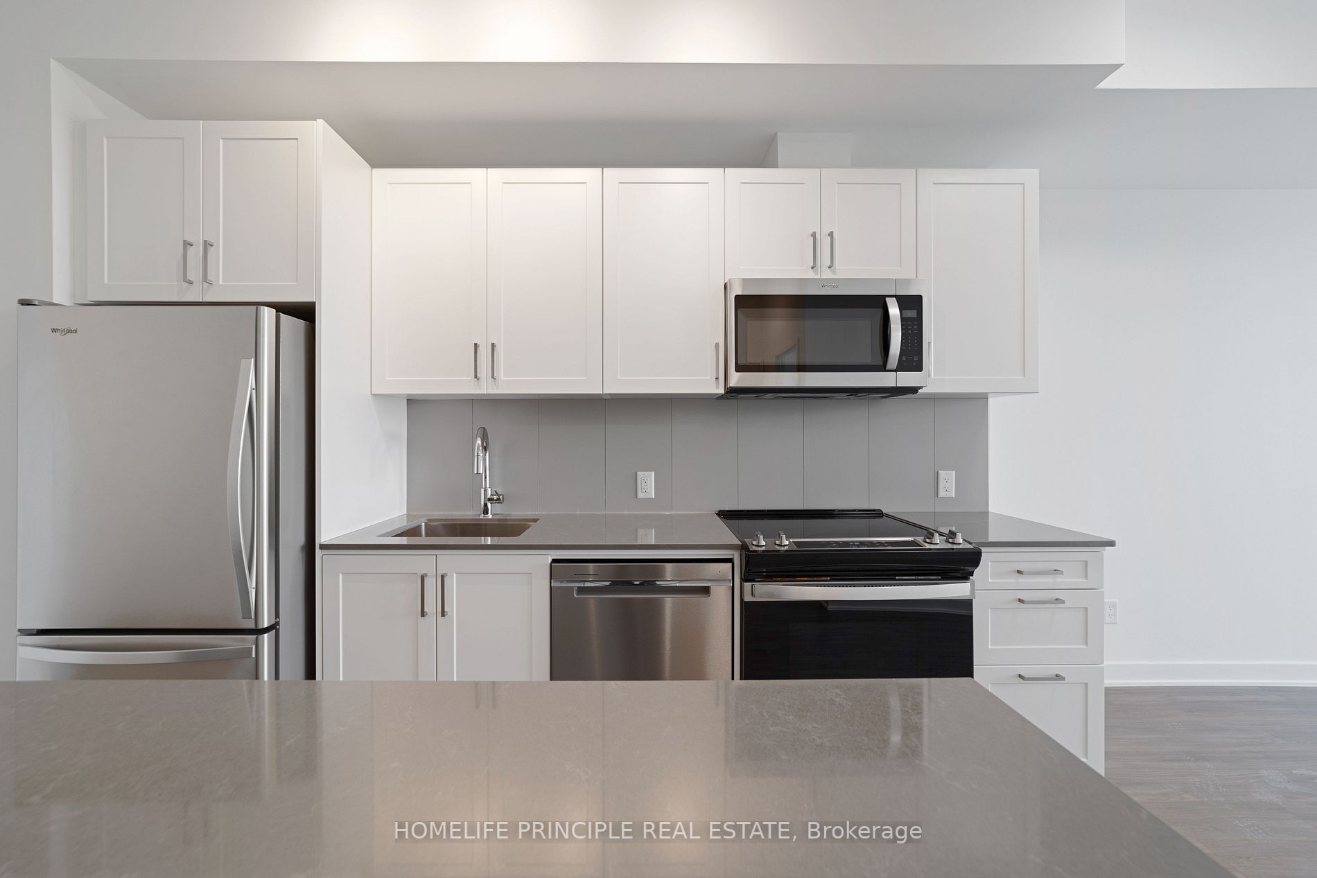 681 Yonge St, #512