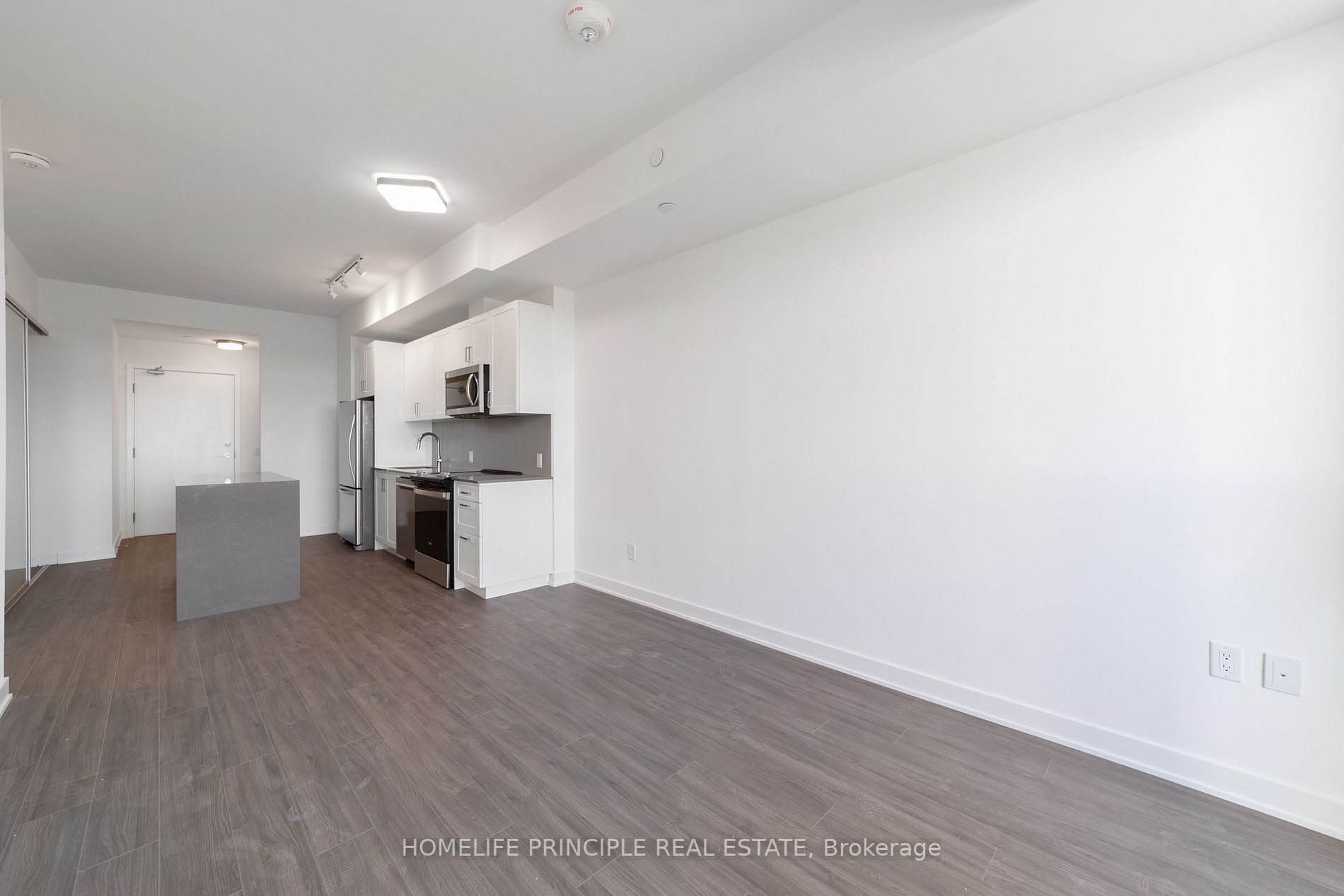681 Yonge St, #512