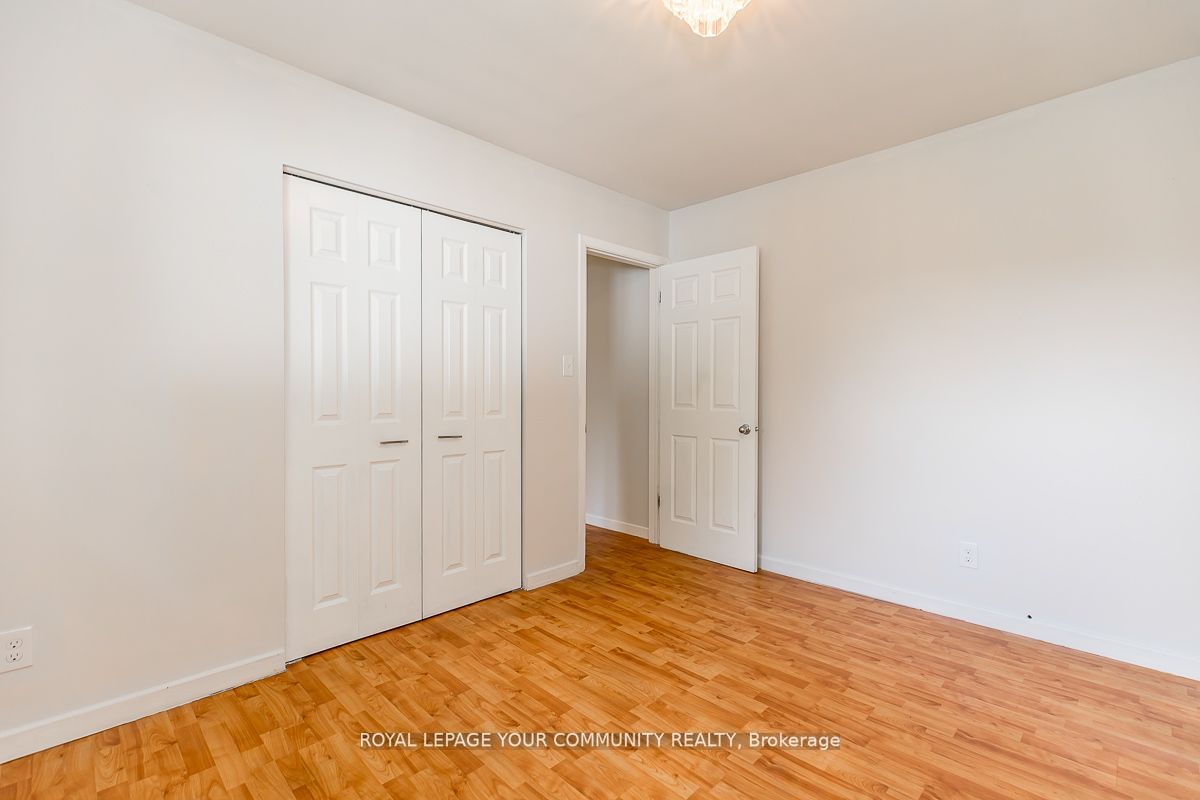 374 Mississaga St W