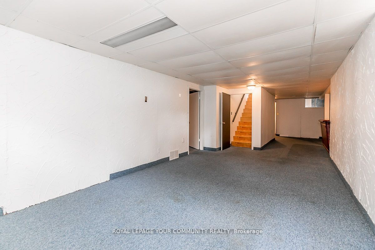 374 Mississaga St W