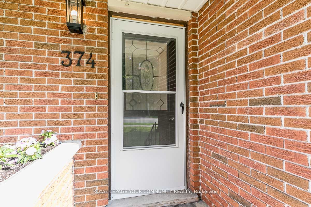 374 Mississaga St W