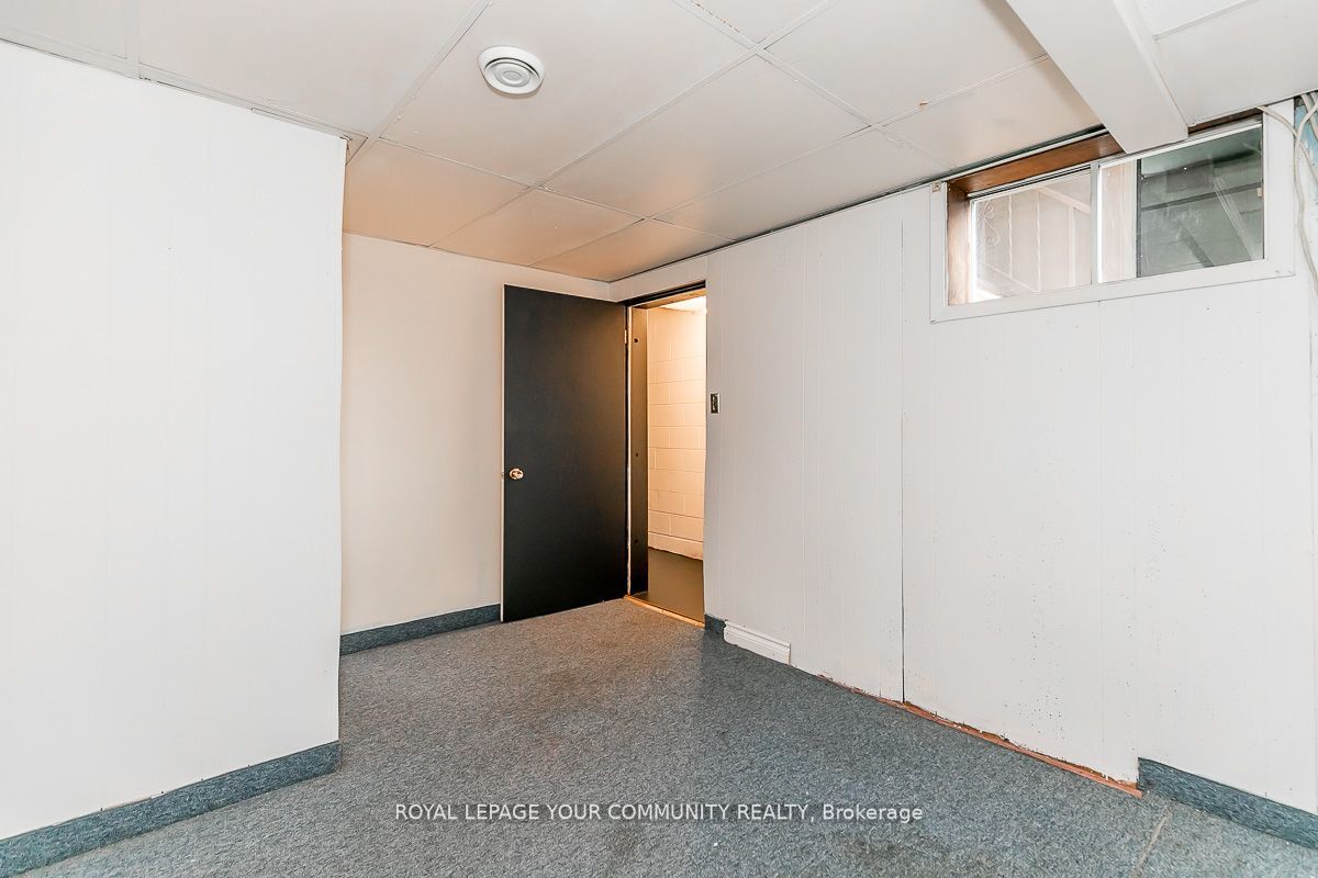 374 Mississaga St W