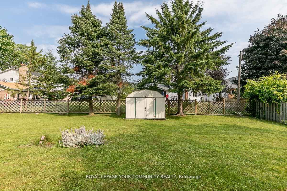 374 Mississaga St W