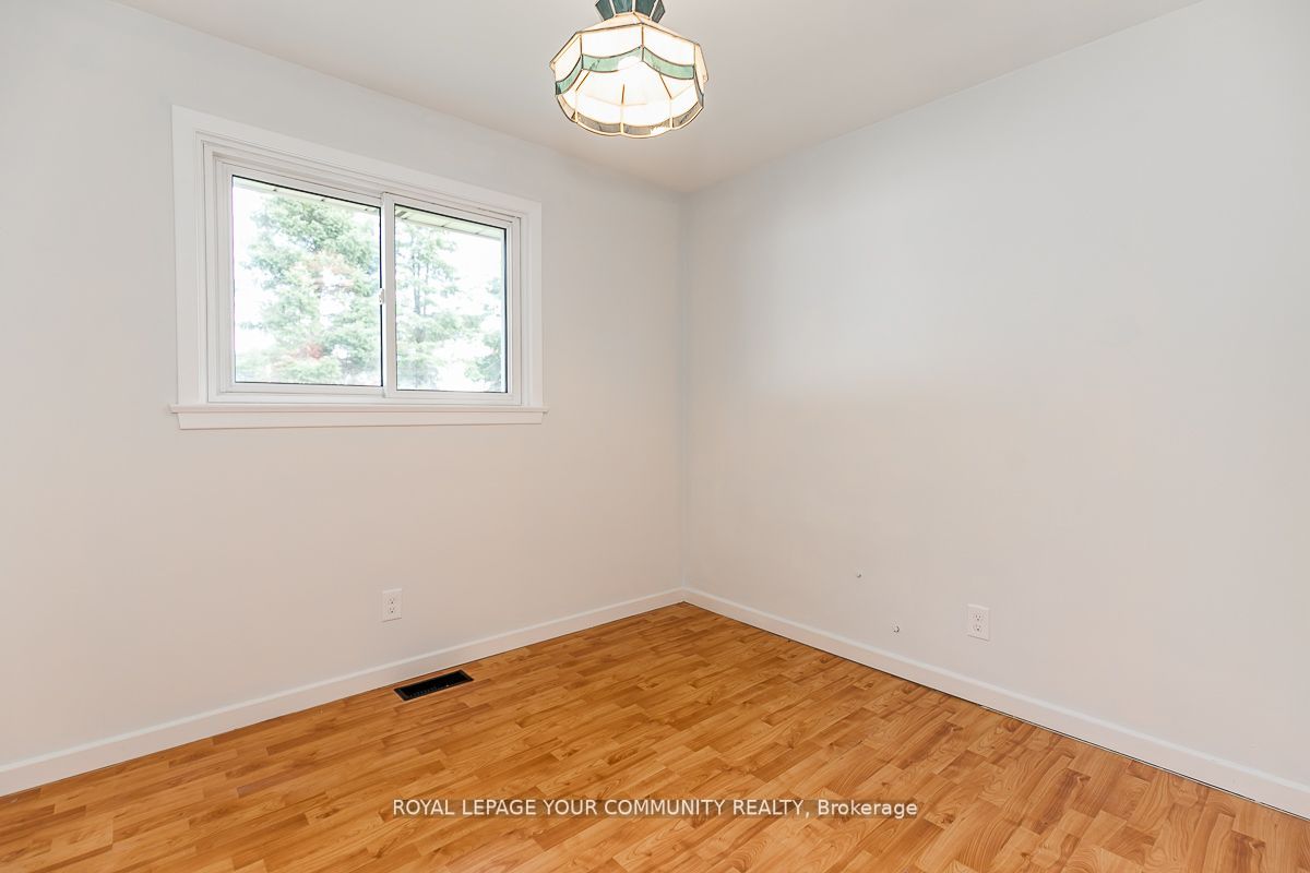 374 Mississaga St W