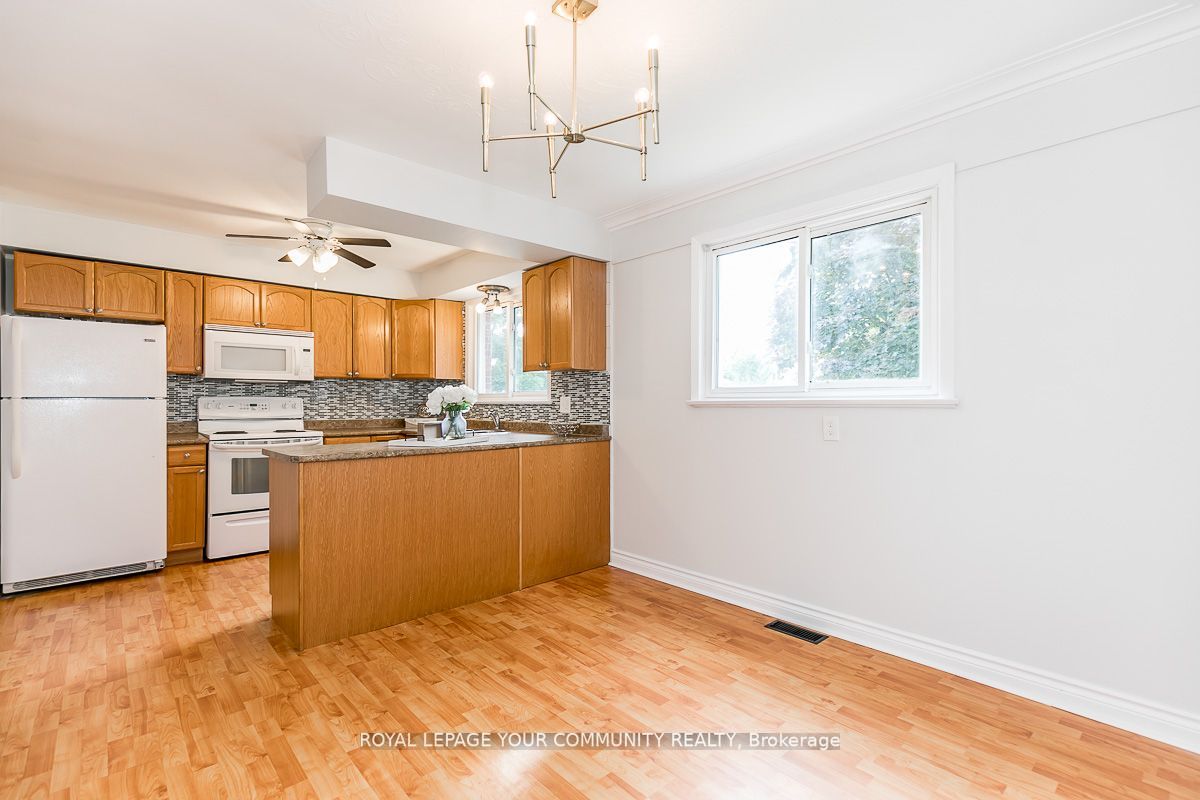 374 Mississaga St W