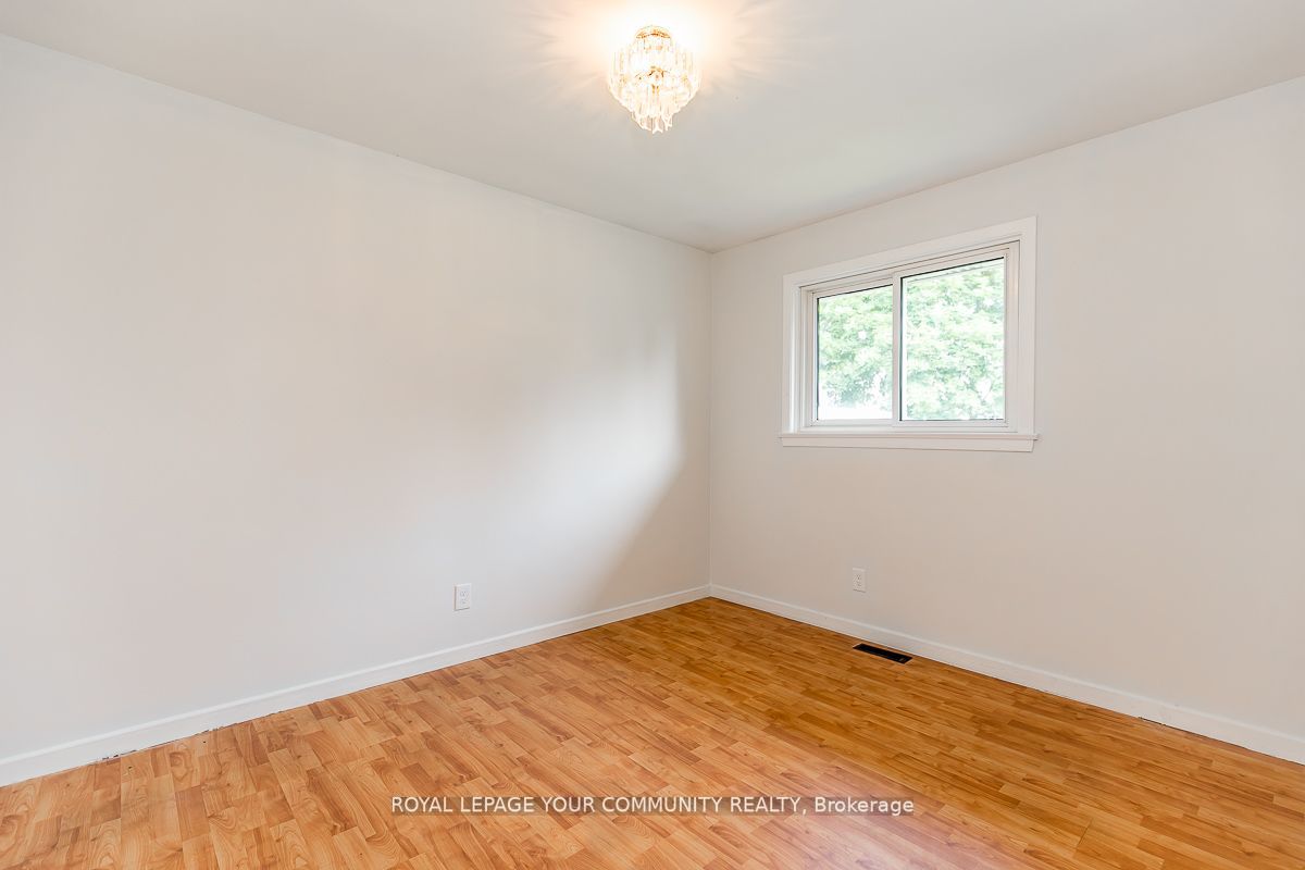 374 Mississaga St W