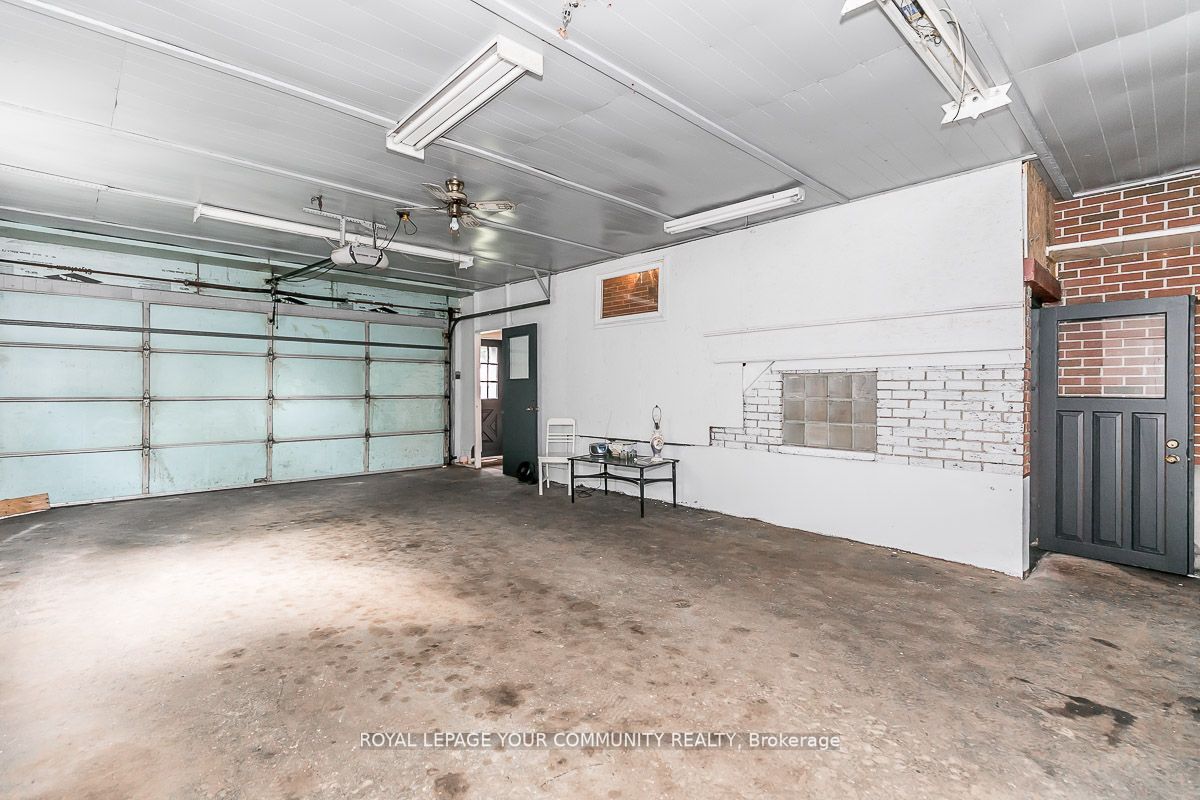 374 Mississaga St W