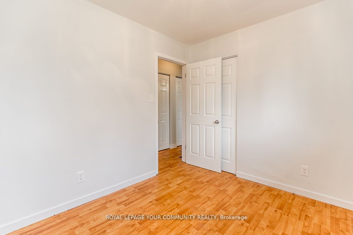 374 Mississaga St W