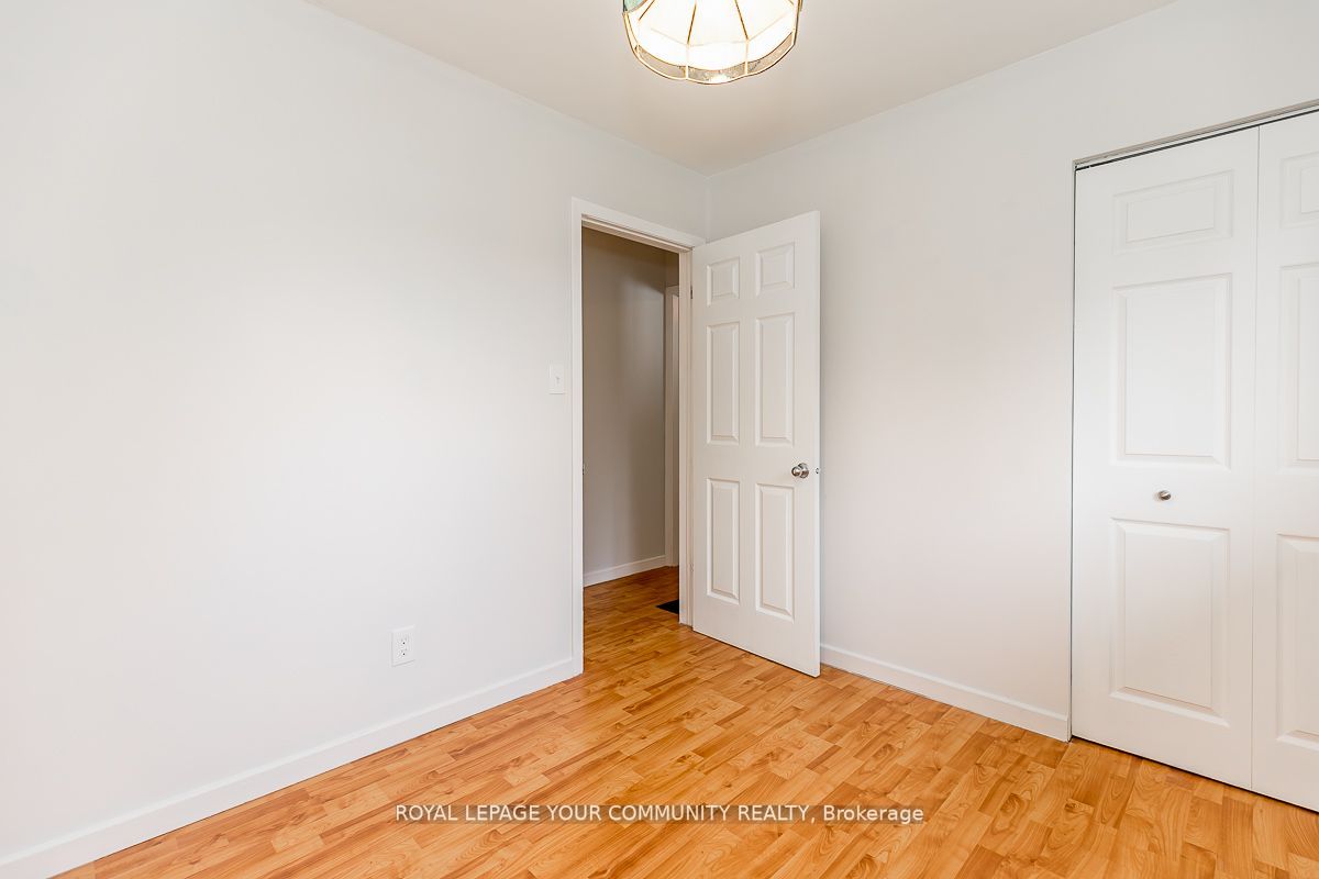 374 Mississaga St W