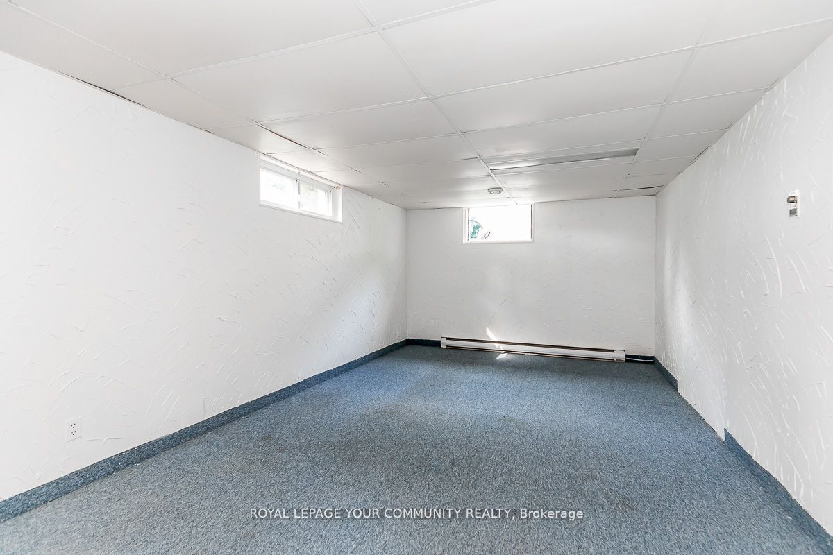 374 Mississaga St W