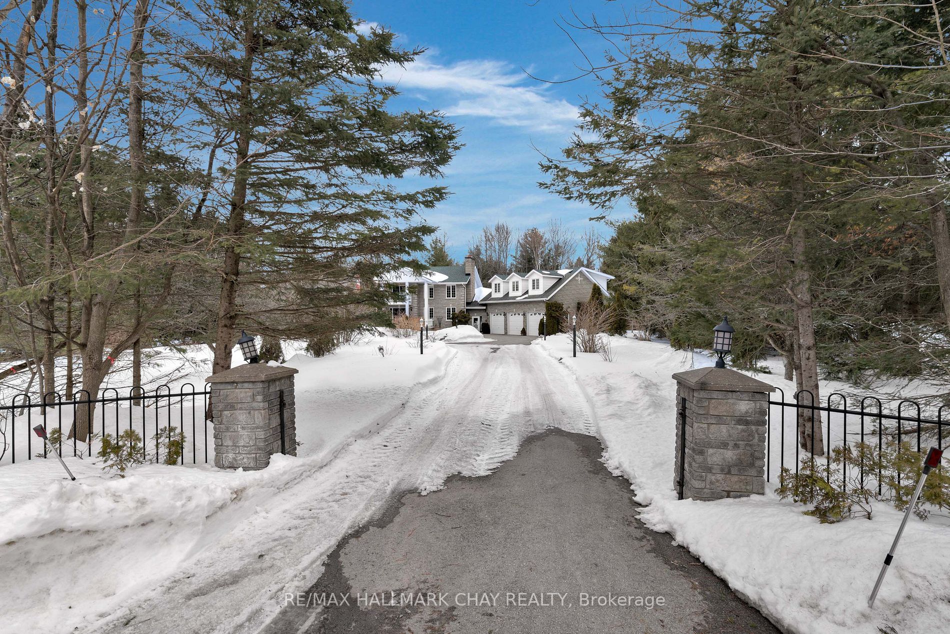 712 Mt St Louis Road W