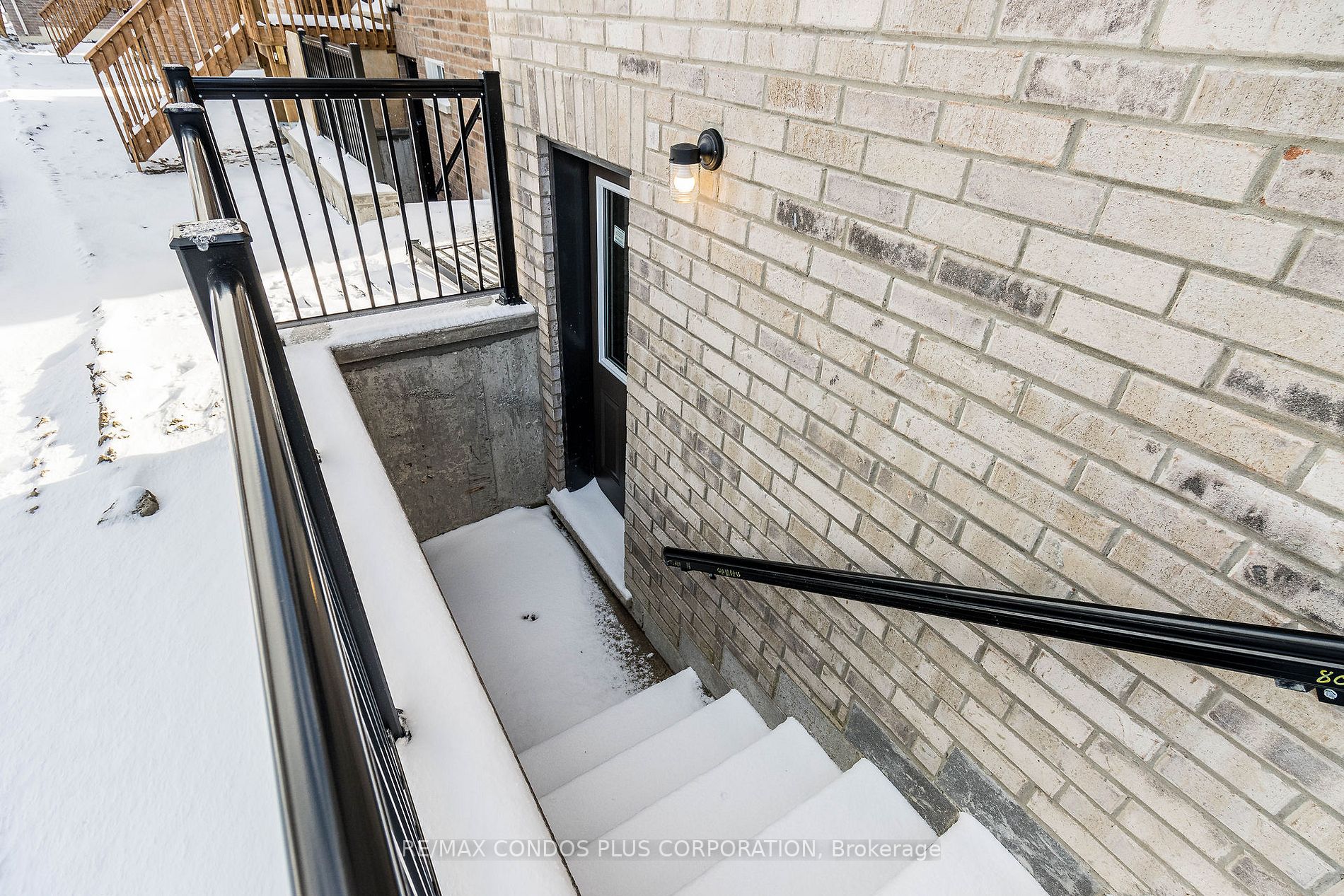 229 Warden Street N