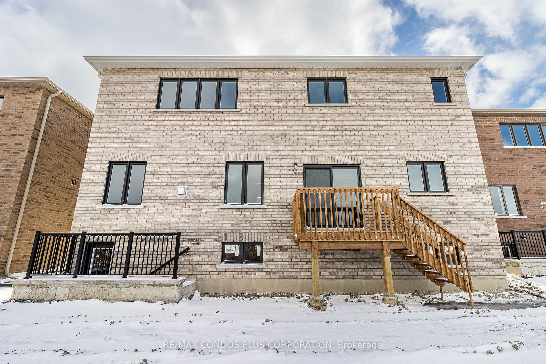 229 Warden Street N