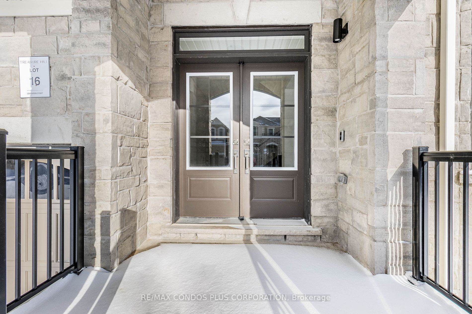229 Warden Street N