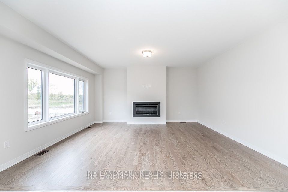 3772 Sunbank Cres