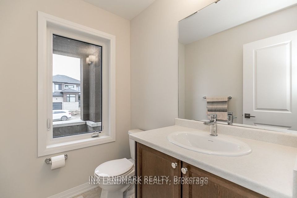 3772 Sunbank Cres