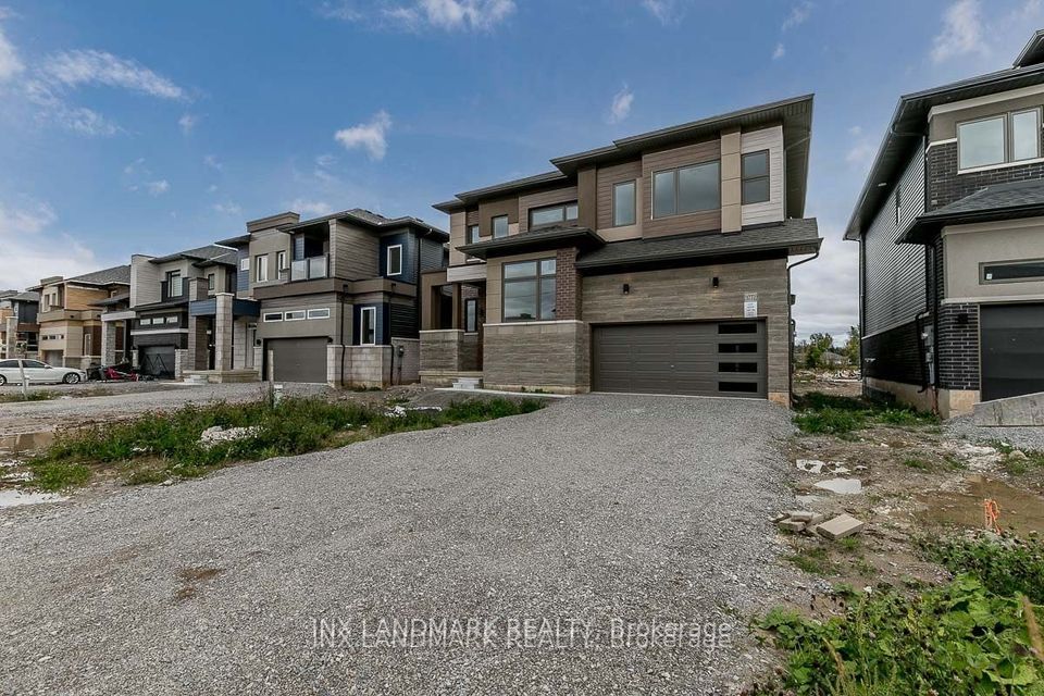 3772 Sunbank Cres