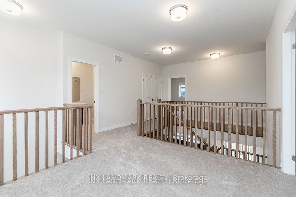 3772 Sunbank Cres