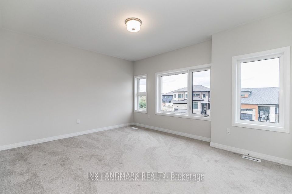 3772 Sunbank Cres