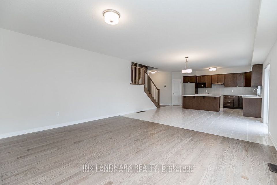 3772 Sunbank Cres