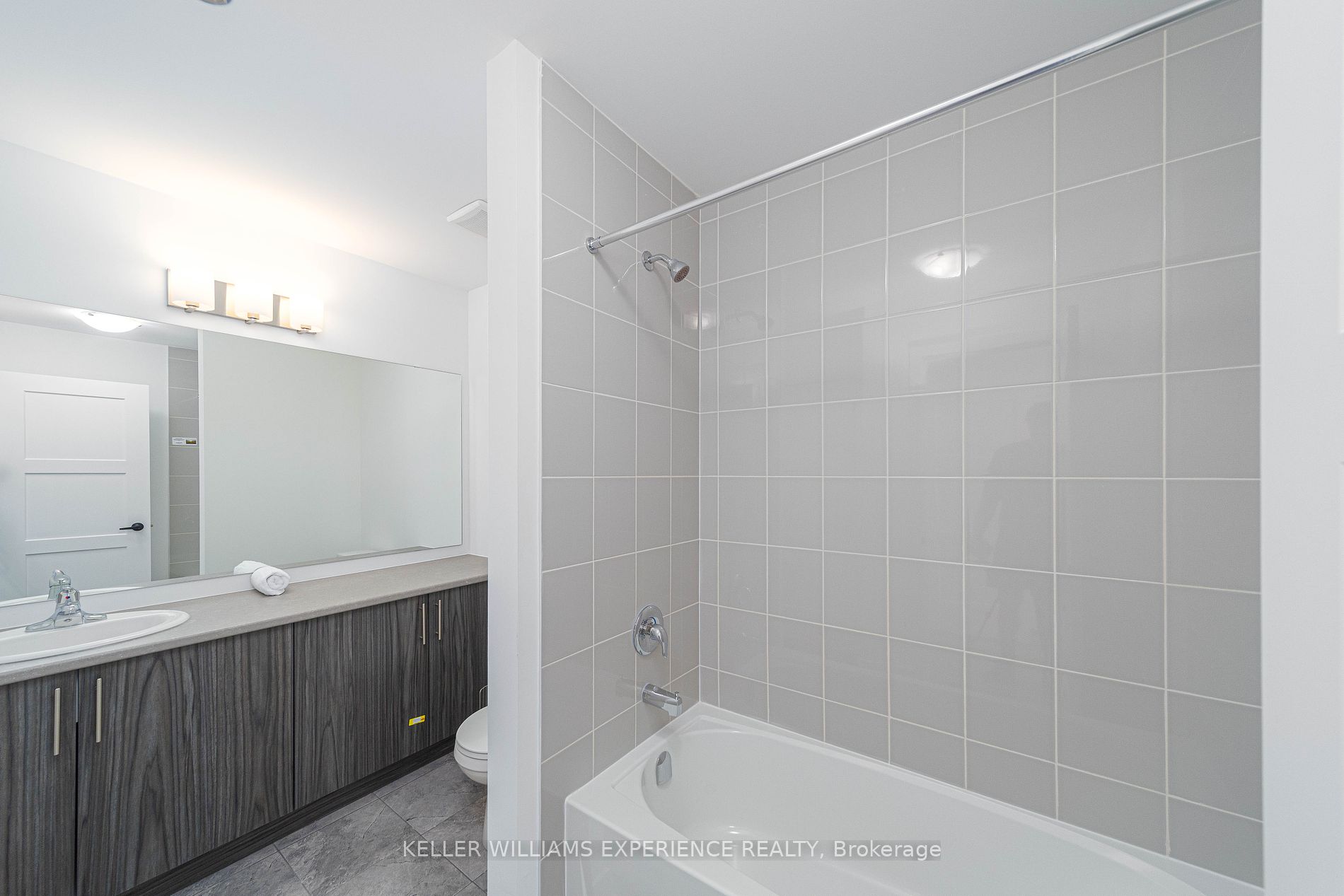 24 Pumpkin Corner Crescent E