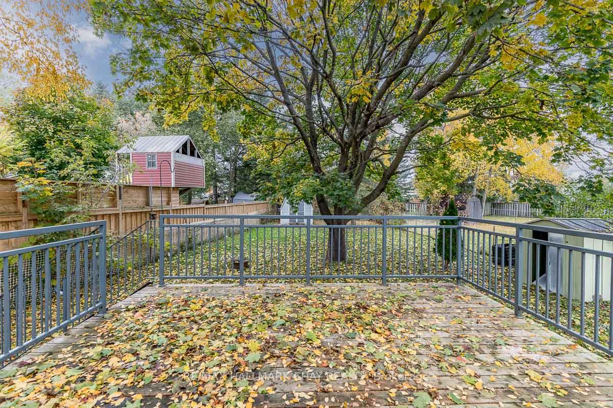 62 Hoover Cres