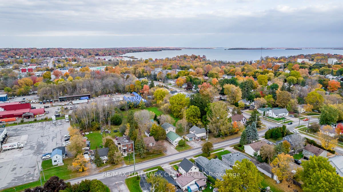 62 Hoover Cres