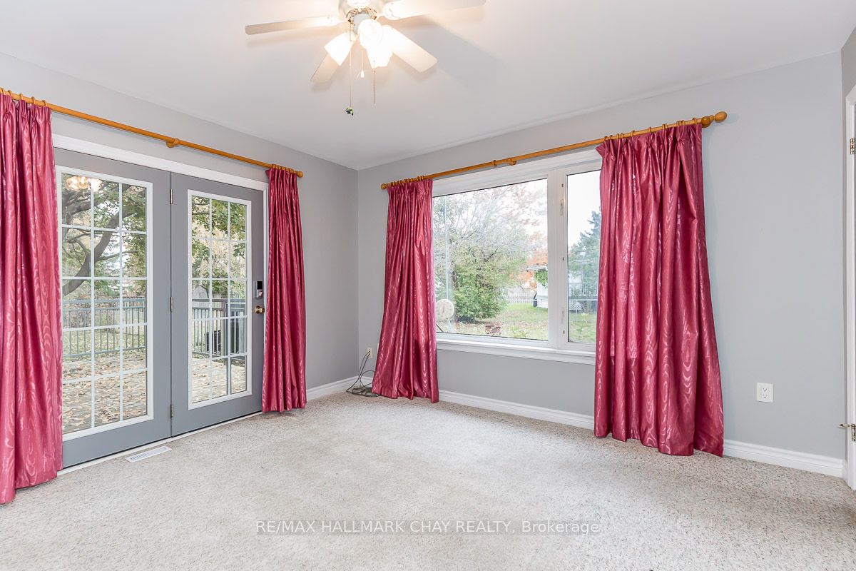 62 Hoover Cres