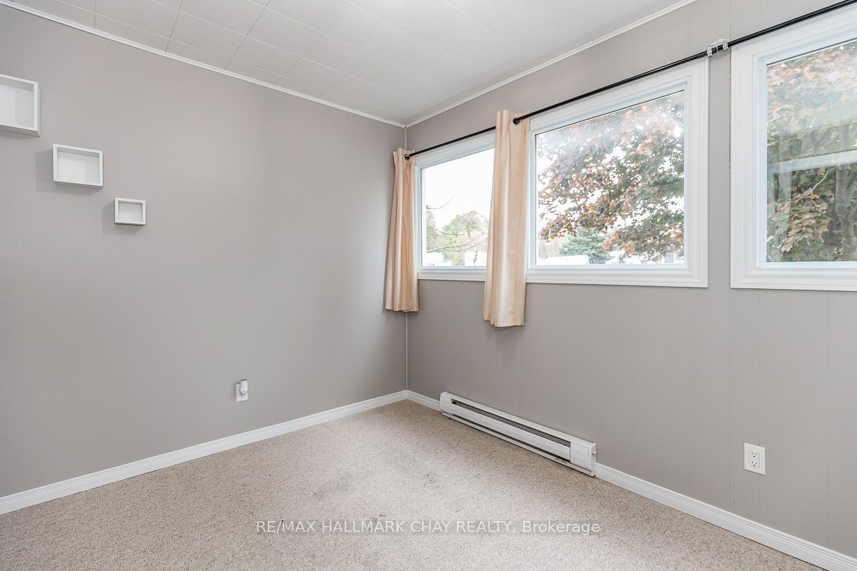 62 Hoover Cres