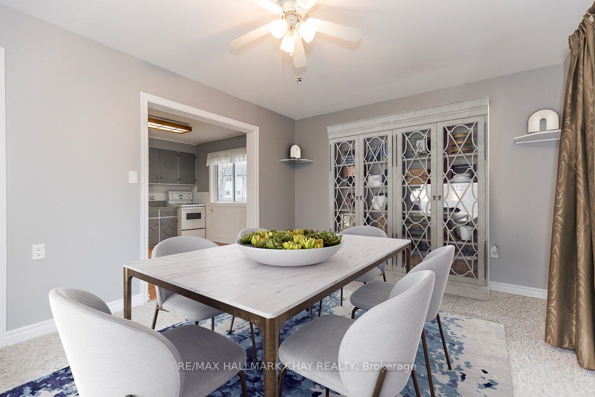 62 Hoover Cres