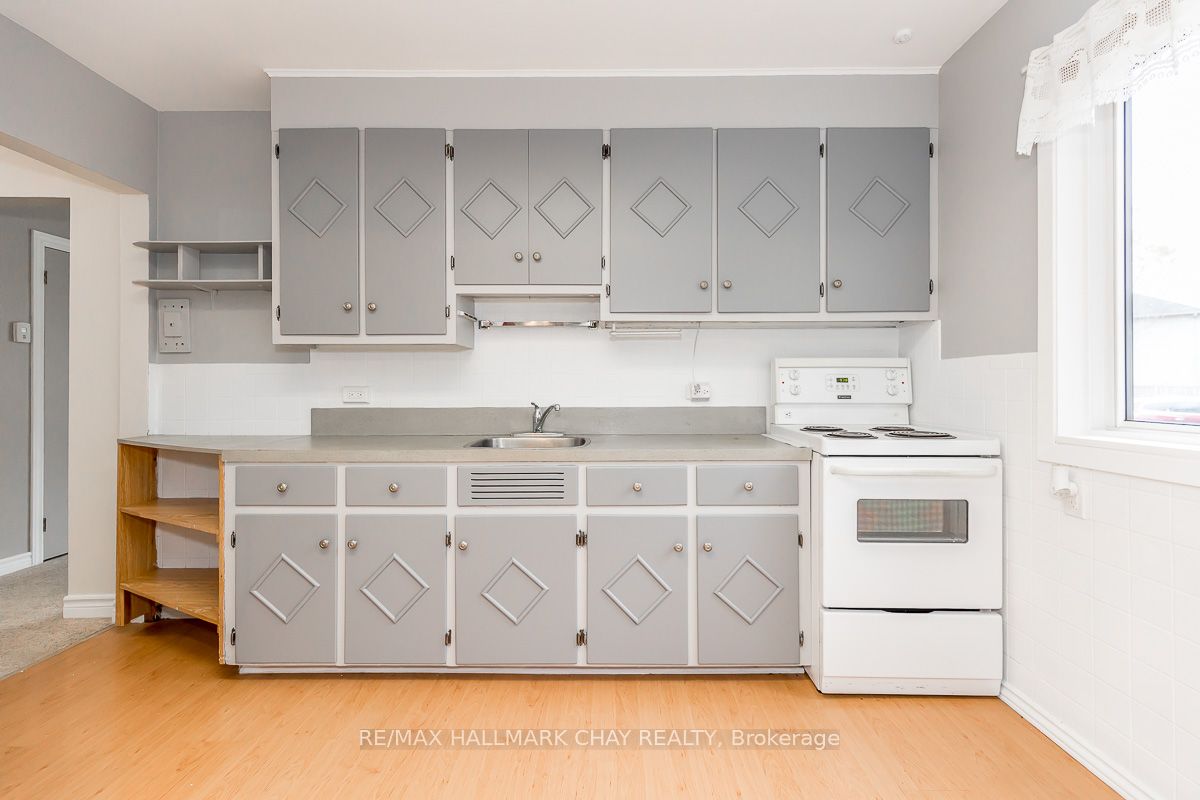 62 Hoover Cres
