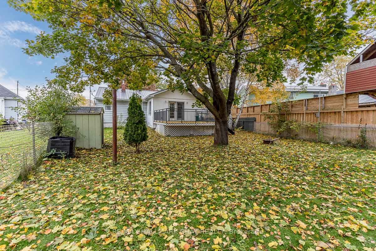 62 Hoover Cres