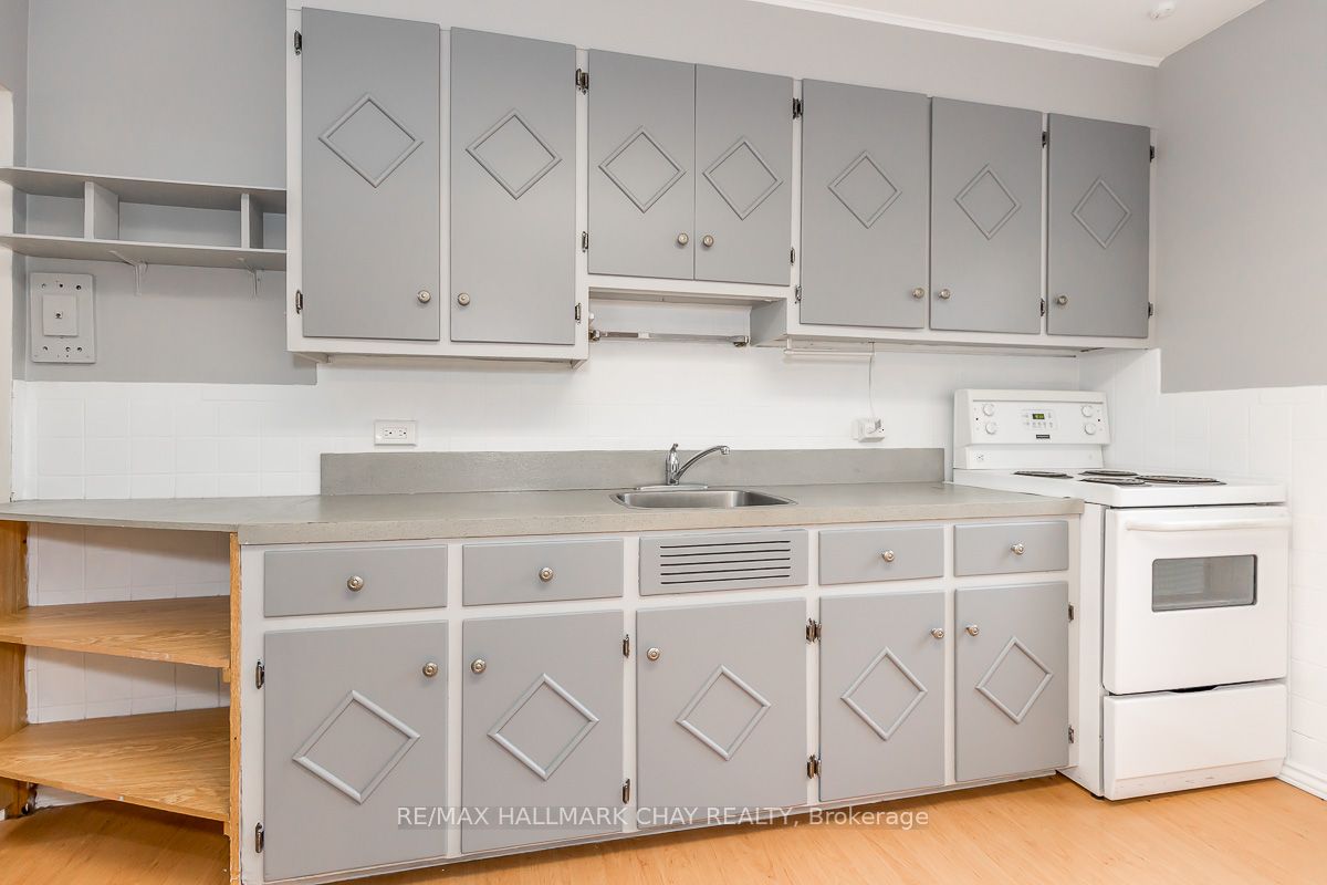 62 Hoover Cres