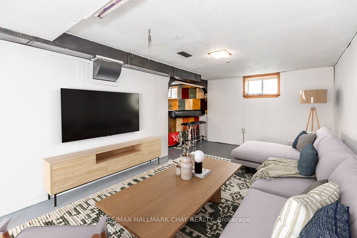 62 Hoover Cres