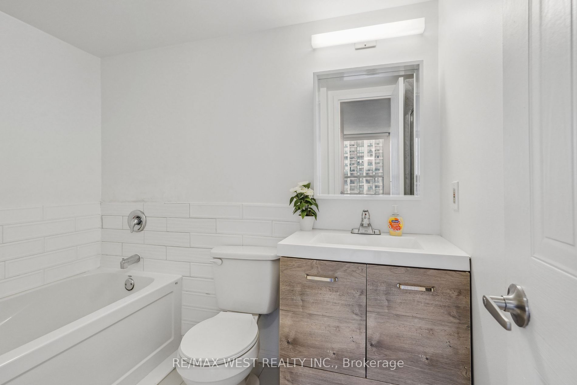 75 Ellen Street, #904