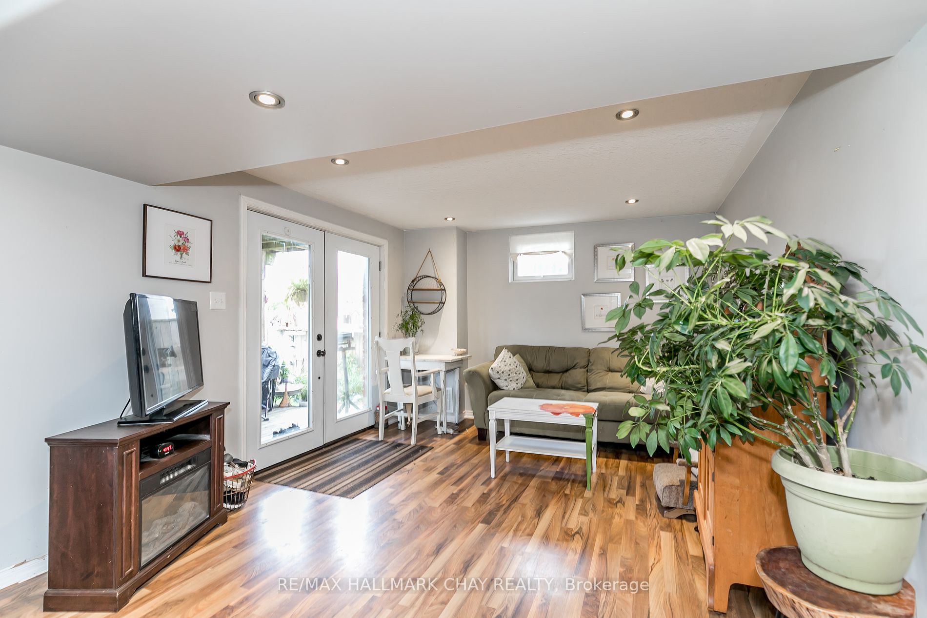 120 Courtney Cres