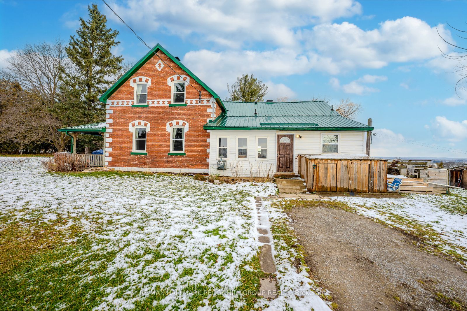 2679 RAINBOW VALLEY Road W